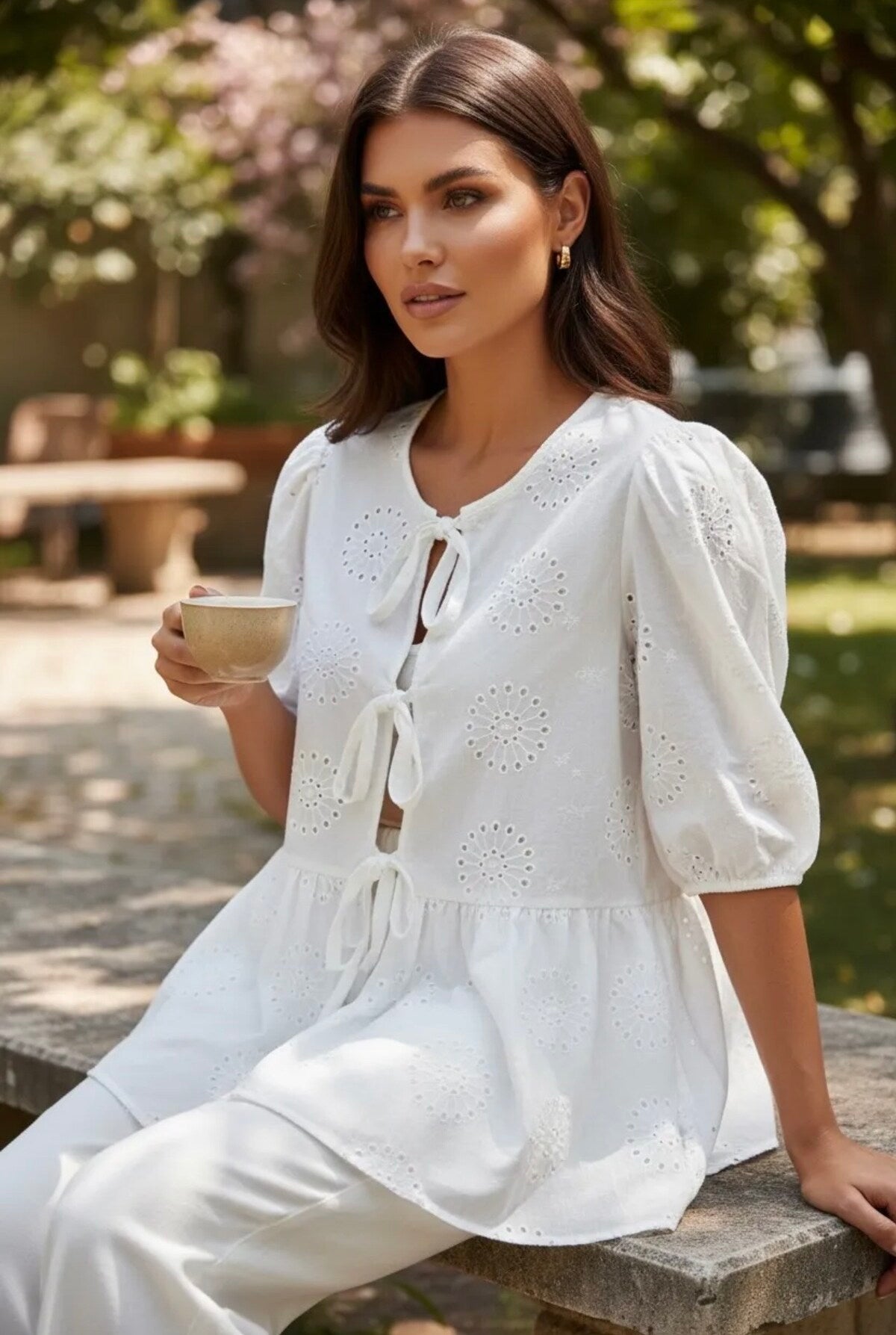 Bluse mit Stickknoten