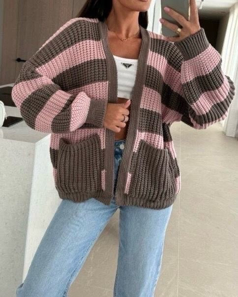Zweifarbige Strickjacke